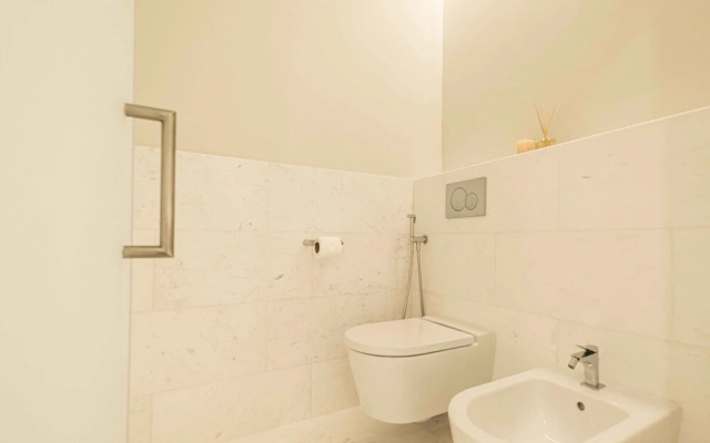 LUX Iconic Views at Palm Tower Suite 4