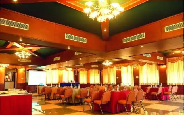 Celebrity Club & Resort