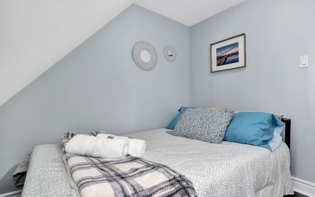 2BR Apt With Netflix Access to Rooftop Terrace