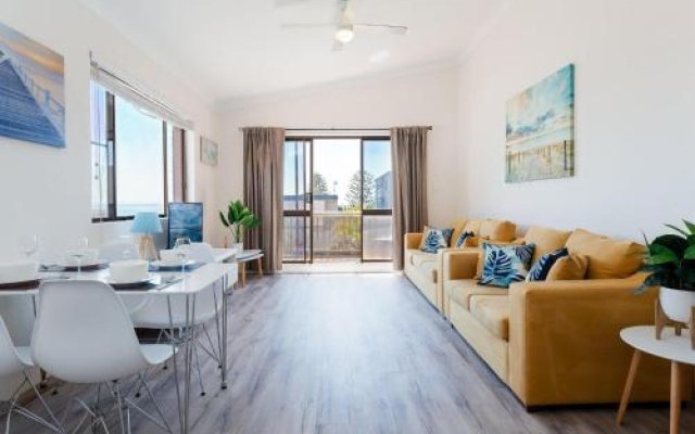 6 'Bahia', 47 Ronald Avenue - Fantastic Location With Filtered Water Views – Guest Rooms – Shoal Bay