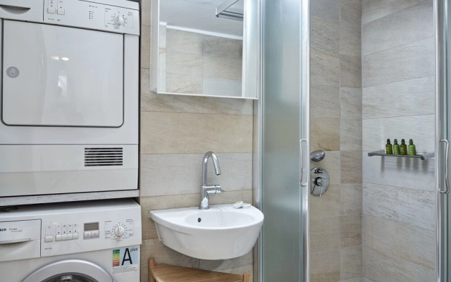 Chic One Bd Apartment with Hilton View