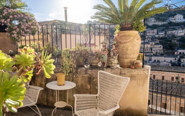 Jasmine Modica Luxury House
