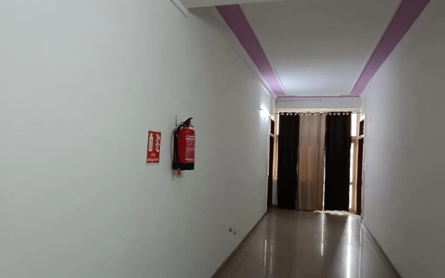 OYO 16721 Divine Hotel