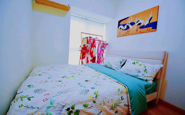Avatar Old Days Queen Bed & High Rise View Futian