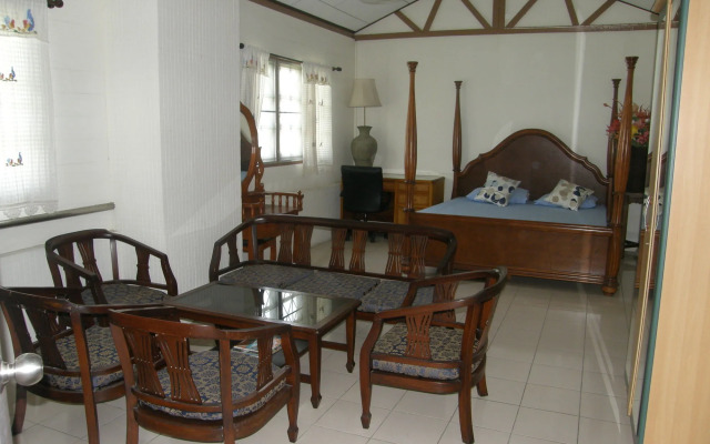 Anchana House by Zuzu