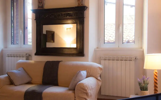 Rental in Rome Scala Studio