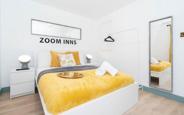 Stylish, modern 3 bedroom townhouse with parking