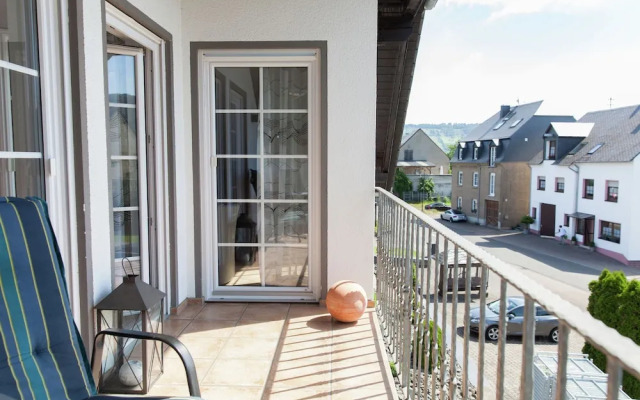 Modern Apartment In Krov With Garden And Balcony