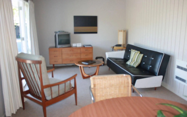 The Lake Motel