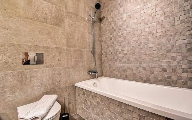Lake Panorama Loft 5 star Location, Queen Bed, Views