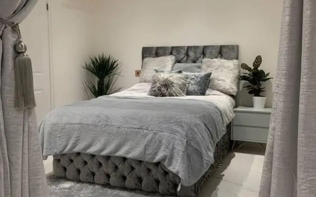 Lavish, The Marble Apartment