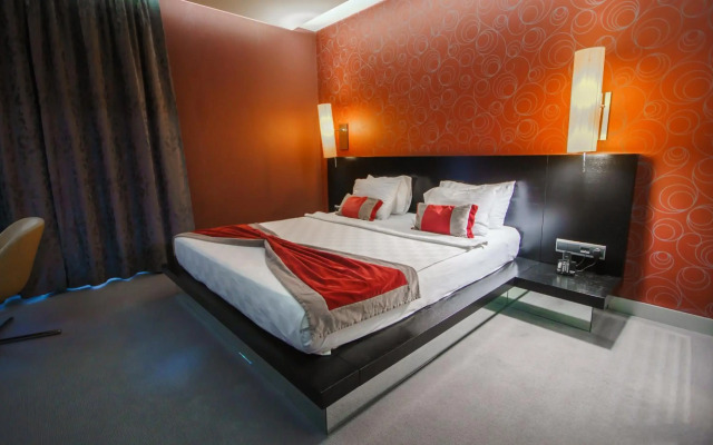Vernazza Suites Hotel