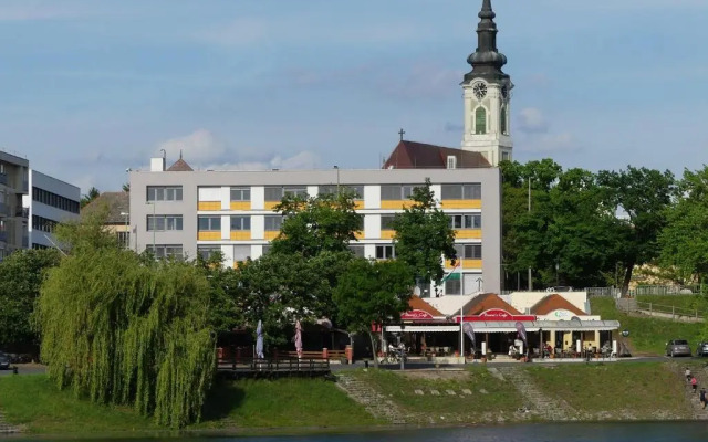 Napsugár Ifjúsági Szálló és Kemping