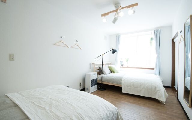 Grandeur South Room102201