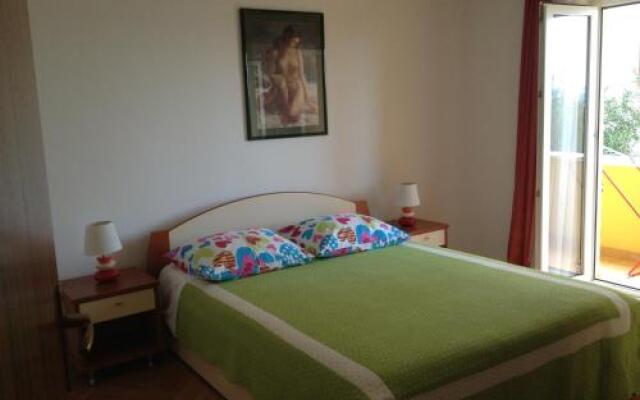 Lanterna Puntamika apt. near beach