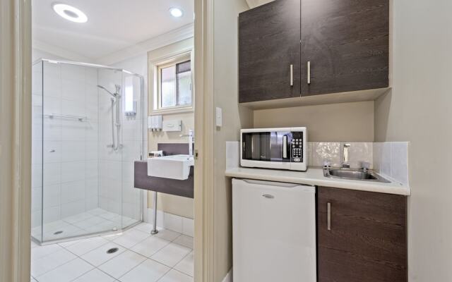 Best Western Plus Ambassador On Ruthven Motor Inn