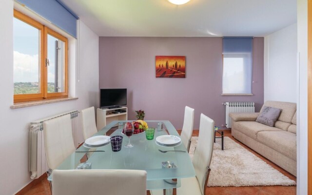 Amazing Home in Labin with WiFi, 7 Bedrooms & Hot Tub