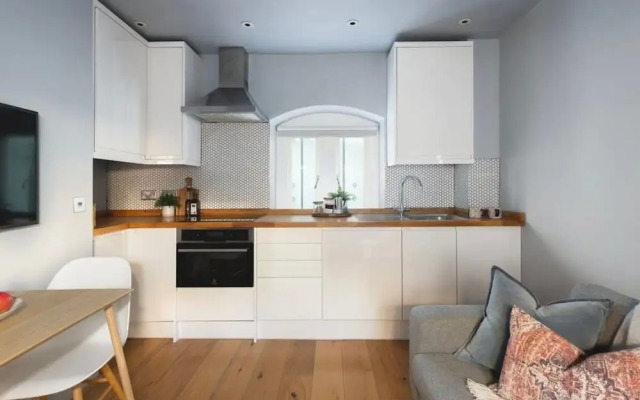 St Catherine s Hospital - Standard King Apartment