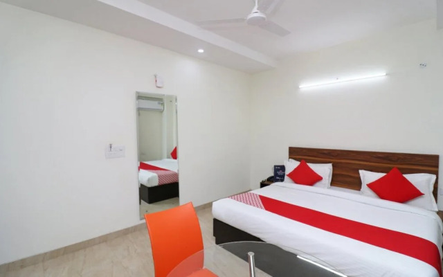 Hotel Azad Square