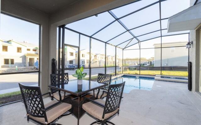 Beautiful Spacious House Near Themed Parks