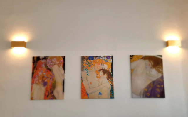 Sunny and spacious apartment near city centre