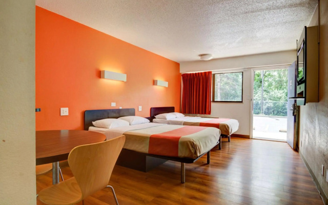 Days Inn by Wyndham Kansas City Northeast