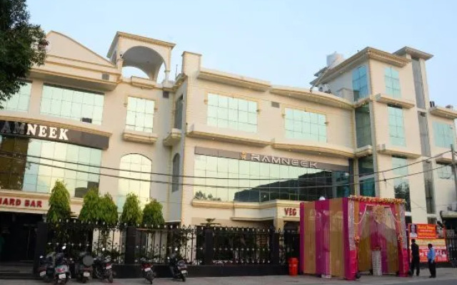 OYO 14494 Hotel Ramneek