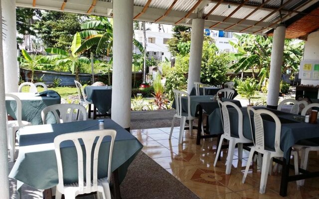 Mr. Kwiiz Lodging House and Restaurant