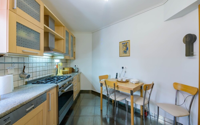 3br maisonette close to metro station