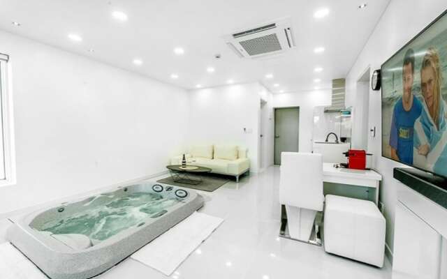 Geojedo Bay Hill Pool Villa