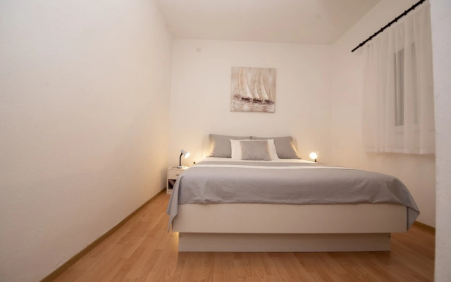 Spacious Apartment w. Balcony, big Garden & Grill