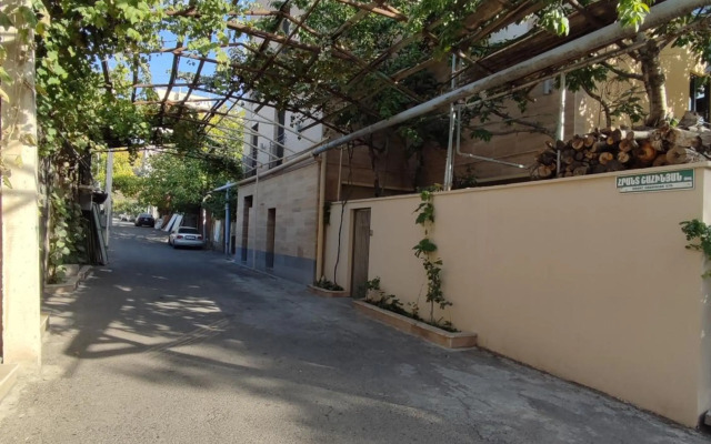 Tulip - 1BR - Self Checkin - Garden - BBQ - Netfli#