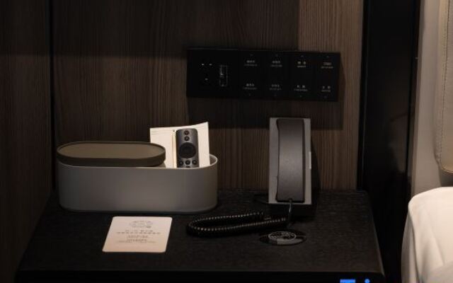 Yichang East Station Xinding Atour Hotel