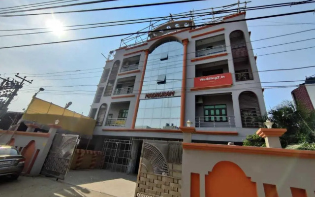 OYO 166 Madhuram