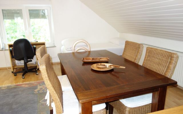 Tolstov-Hotels Generous 3 Room Apartment