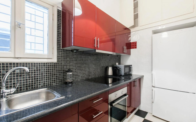 Trendy Minimal Flat in posh Athens