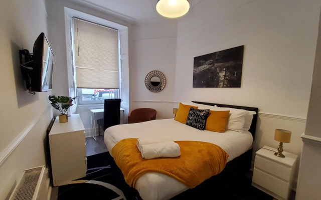 6 Separate beds, 2 baths -Leith Spectacular Apartment