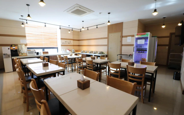 Airport Hotel