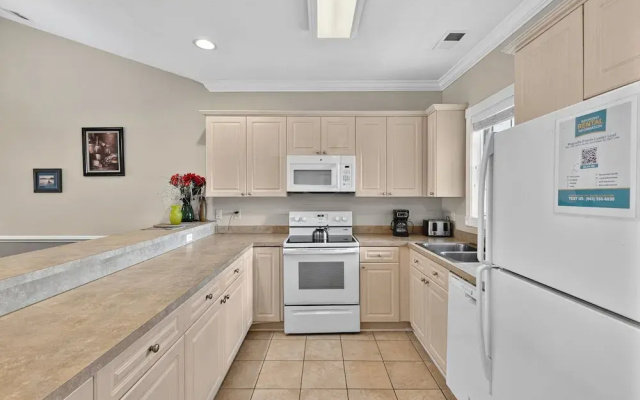 Magnolia Pointe Luster Leaf 4895-403