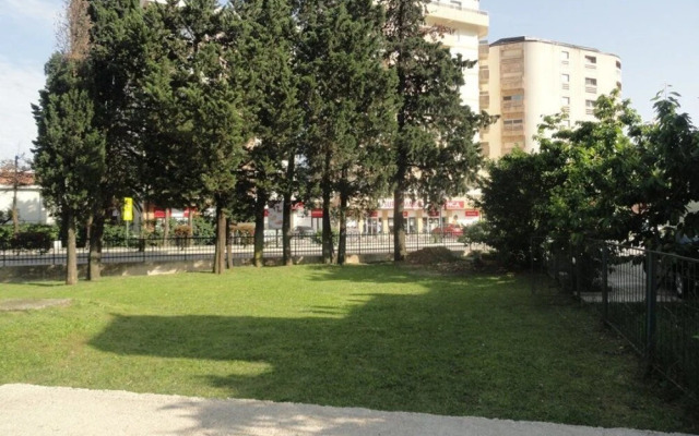 Center Budva Holiday Home