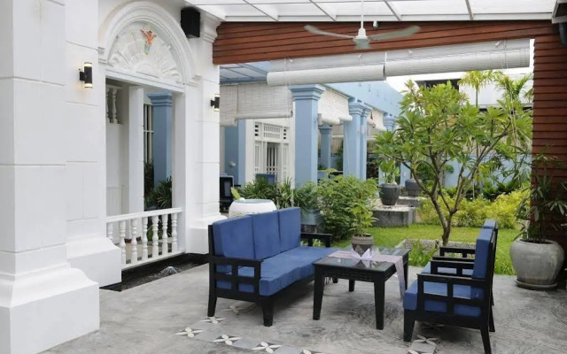 Frangipani Villa Hotel II