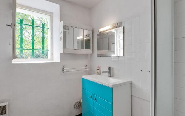 Luxurious Holiday Home in Cendrieux with Garden House