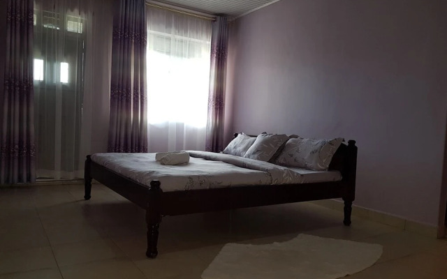 Maggys Airport Guest House - Hostel