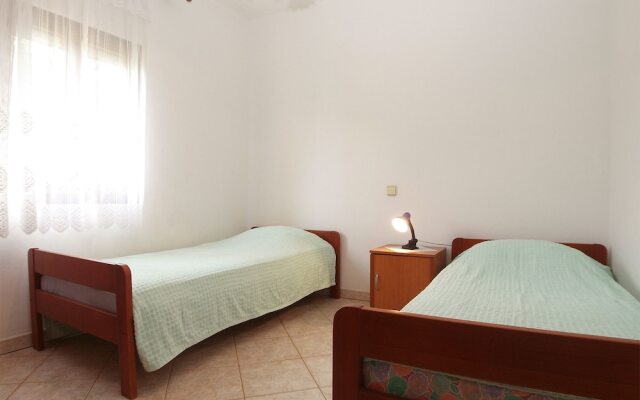 Apartment 1858
