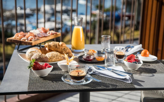Hotel & LOUNGE LAGO MAGGIORE