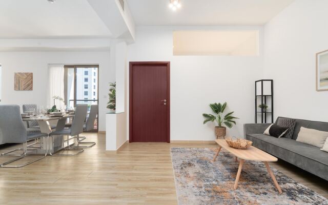 Whitesage - Magnificent Waterfront Apt, Steps From the Beach