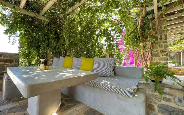 Monogram Travel Paros