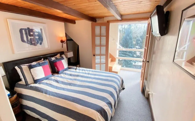 #407 Vail International