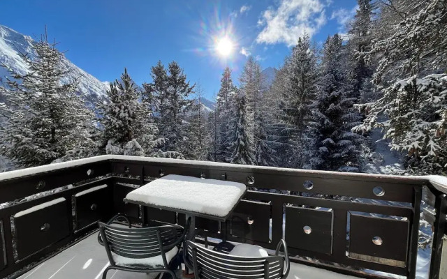 Waldhotel Fletschhorn - Panoramic Retreat in Saas Fee