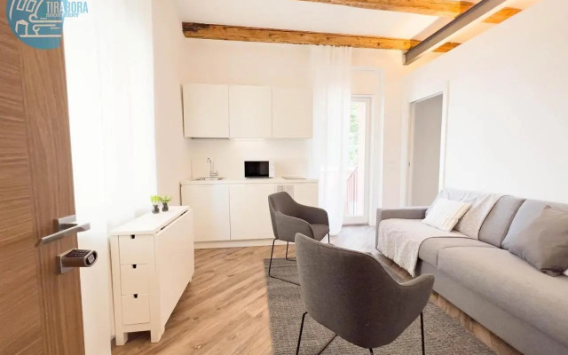 Basovizza 3 Angelica Tirabora Short Rent